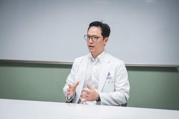 강남세브란스 안과 김민 교수./사진=강남세브란스병원 제공