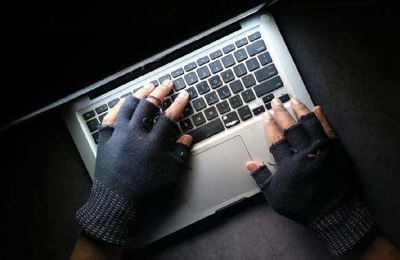 우리나라의 금융 보안 소프트웨어가 오히려 해킹 악용 가능성을 높이고 있다는 지적이 나왔다. [사진=Unsplash]