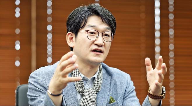 최상무 안동문화예술의전당 관장은 “유럽 정상급 음악인을 안동 콩쿠르 심사위원으로 초청해 한국의 젊은 아티스트에게 필요한 것이 무엇인지 보여주고 싶다”고 말했다.   이솔 기자