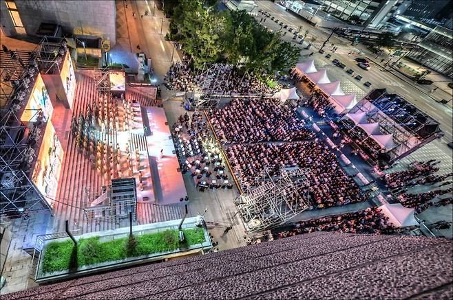 광화문 광장에서 열린 야외 오페라 마술피리 현장 /(c)세종문화회관 제공