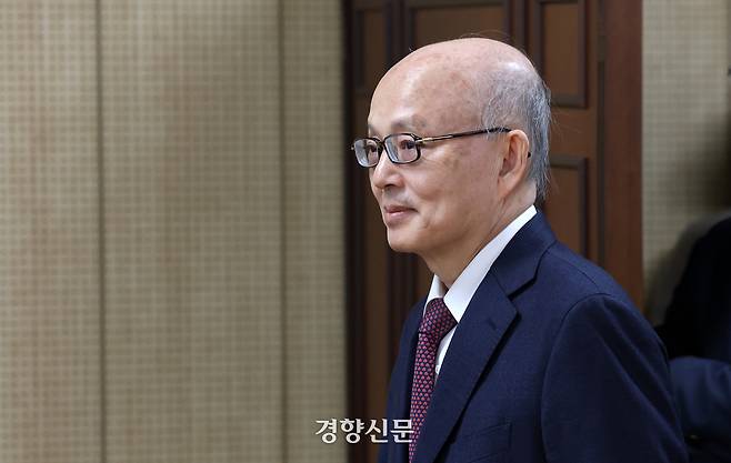 안창호 국가위원장이 지난해 3월 6일 서울 중구 국가인권위원회에서 열린 6차 상임위원회에 참석하고 있다. 권도현 기자