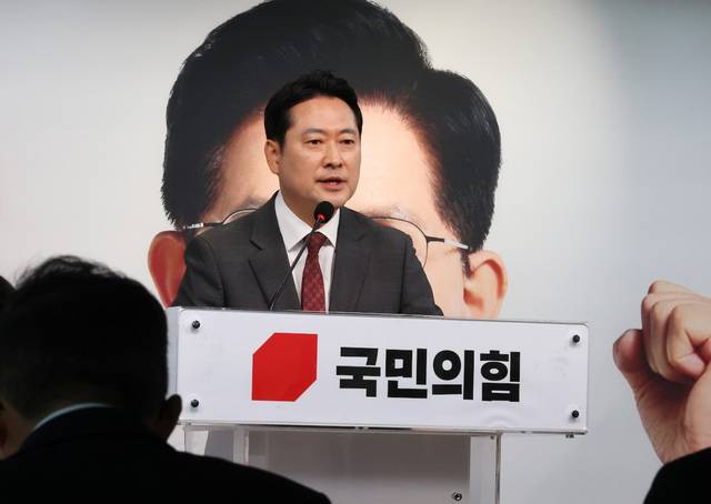 장동혁 국민의힘 중앙선거대책위원회 종합상황실장이 1일 서울 여의도 중앙당사에서 긴급 현안 기자회견을 열고 민주당의 ‘댓글 공작’ 의혹 등 제기와 관련해 반박하고 있다. 연합뉴스