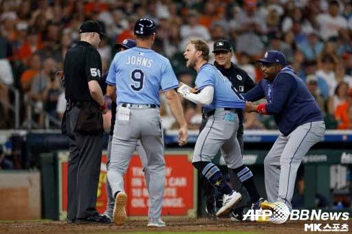 탬파베이 테일러 월스는 헬멧을 두드리다 퇴장당했다. 사진(美 휴스턴)=ⓒAFPBBNews = News1