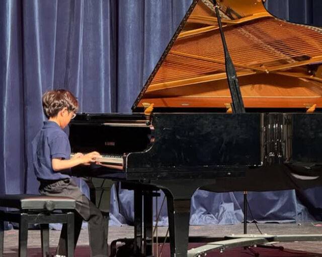 이시영의 아들이 송도 국제학교 연주회에 참석해 실력 발휘를 했다. / 이시영 소셜미디어 캡처