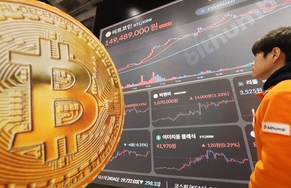 서울 서초구 빗썸라운지에 비트코인 시세가 표시돼 있다. [연합]