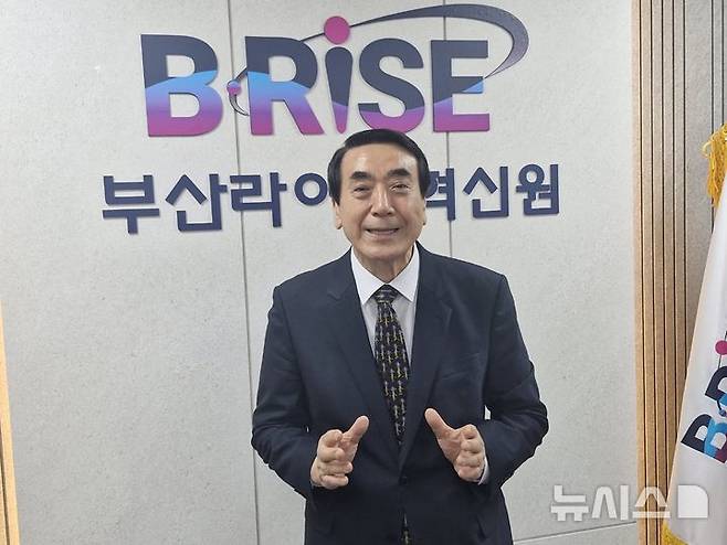[부산=뉴시스] 백재현 기자 = 이준현 부산라이즈혁신원장이 5월30일 오전 연제구 연산동 집무실에서 부산라이즈의 철학과 향후 과제에 대해 설명하고 있다. 2025.06.02. itbrian@newsis.com
