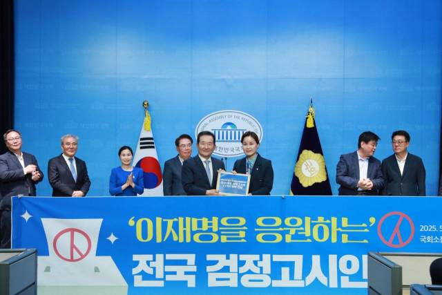 ▲정세균 전 국무총리가 27일 국회에서 열린 전국 검정고시인들의 이재명 지지선언에 참석해 지지발언을 하고 있다. ⓒ