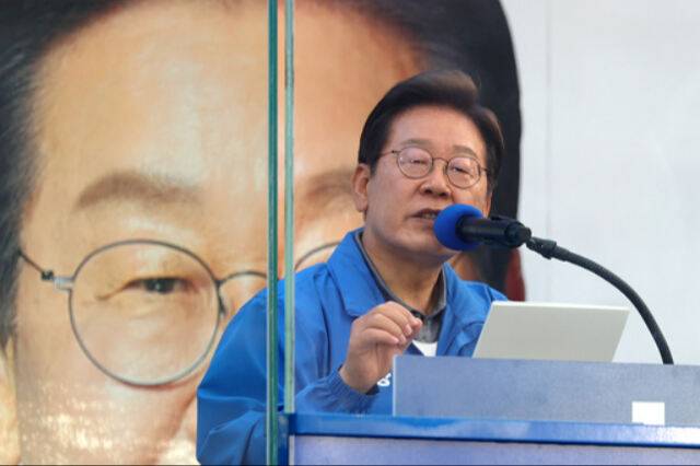 더불어민주당 이재명 대선후보가 지난 1일 부산 동구 부산역 광장에서 유세하고 있다. 뉴시스