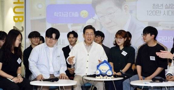 이재명 더불어민주당 대선후보가 5월 26일 오전 경기 수원시 영통구 월드컵로 아주대학교에서 열린 ‘아주대와 함께하는 대학생 간담회’에서 발언하고 있다. 사진공동취재