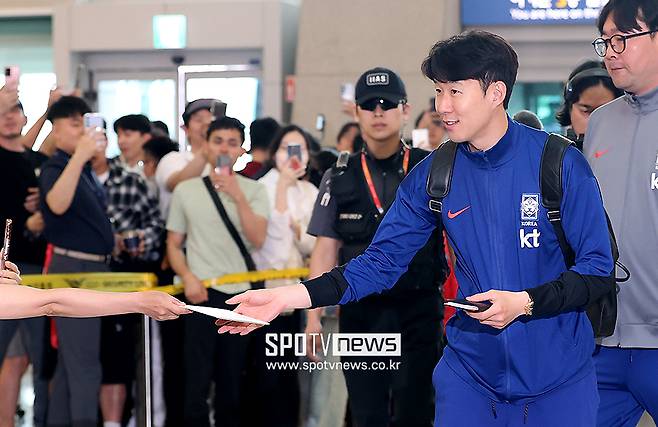 홍명보 감독이 지휘하는 대한민국 축구대표팀은 내달 2일 이라크 원정길에 오른다. 2026 국제축구연맹(FIFA) 북중미 월드컵 아시아지역 3차예선 일정을 위해 이라크와 9차전을 펼친다. 이후 한국으로 돌아와 10일 쿠웨이트전을 끝으로 3차예선을 마무리한다. 한국의 11회 연속 월드컵 본선 진출은 9부 능선을 넘은 상태다. 현재 4승 4무 승점 16점으로 B조 선두를 달리는 가운데 남은 2연전에서 승점 1점만 추가하면 조 2위를 확보해 본선 티켓을 손에 넣는다.▲ ⓒ곽혜미 기자