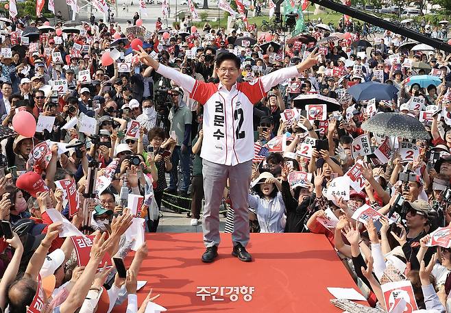 김문수 국민의힘 대선후보가 5월 29일 경기도 안산시 단원구 안산문화광장에서 열린 유세에서 지지를 호소하고 있다. /한수빈 기자
