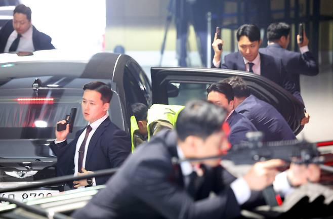 제21대 대통령 취임식을 앞둔 지난달 27일 경기 김포 대통령경호처 경호안전교육원에서 경호관들이 위기 대응 종합조치 훈련을 하고 있다. 대통령실사진기자단