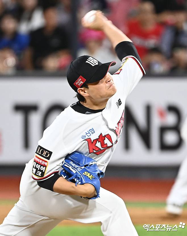 롯데 자이언츠와 KT 위즈가 2일 외야수 이정훈과 투수 박세진을 맞바꾸는 트레이드를 공식 발표했다. 박세진은 이미 지난 2015년 트레이드를 통해 롯데로 이적한 형 박세웅과 재회한다. 엑스포츠뉴스 DB