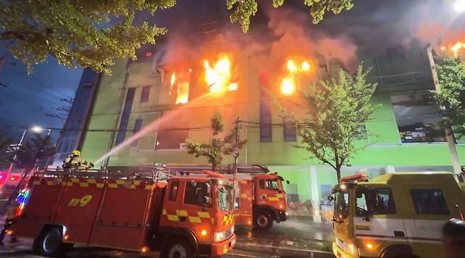 공장 화재 [인천소방본부 제공. 재판매 및 DB 금지]