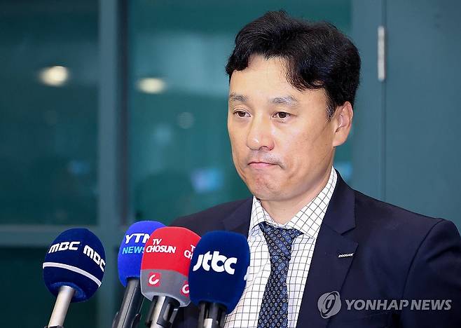 인터뷰하는 이승엽 감독 [연합뉴스 자료사진]