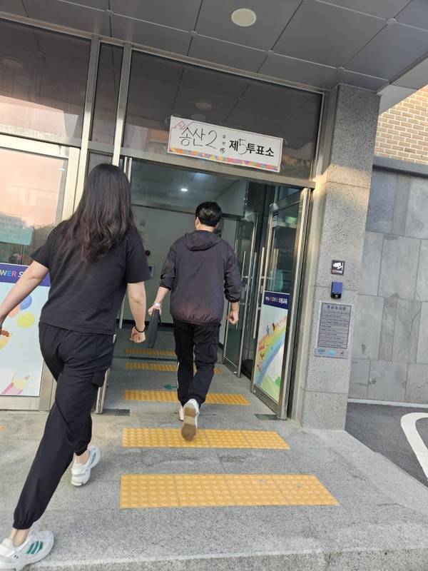 의정부 오동초등학교에 마련된 송산2동 제5투표소.[사진=한준석 기자]