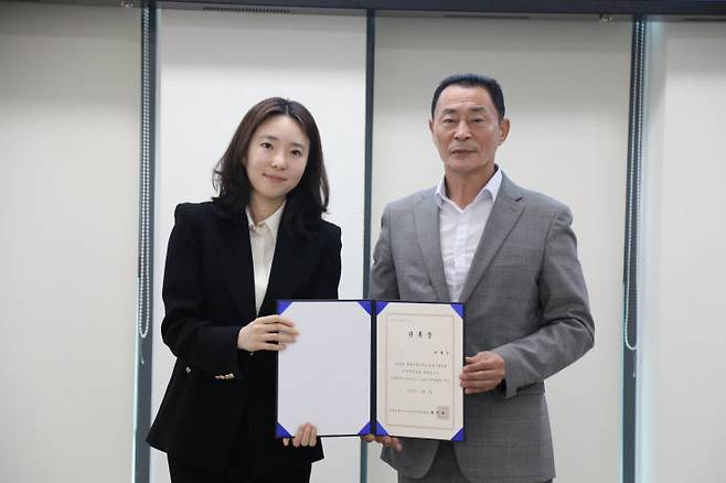 사진 왼쪽부터 곽예주 변호사, 임규모 세종시장애인체육회 사무처장. 사진=장애인체육회 제공.