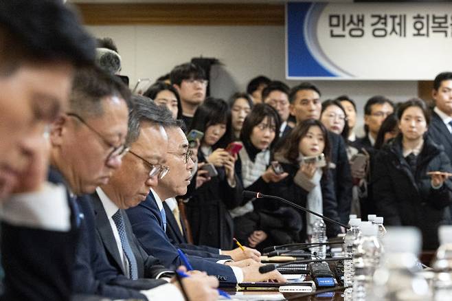 조용병 은행연합회장이 1월 20일 오후 서울 중구 전국은행연합회에서 열린 민생경제 회복을 위한 민주당-은행권 현장간담회에서 발언하고 있다.(사진=연합뉴스)