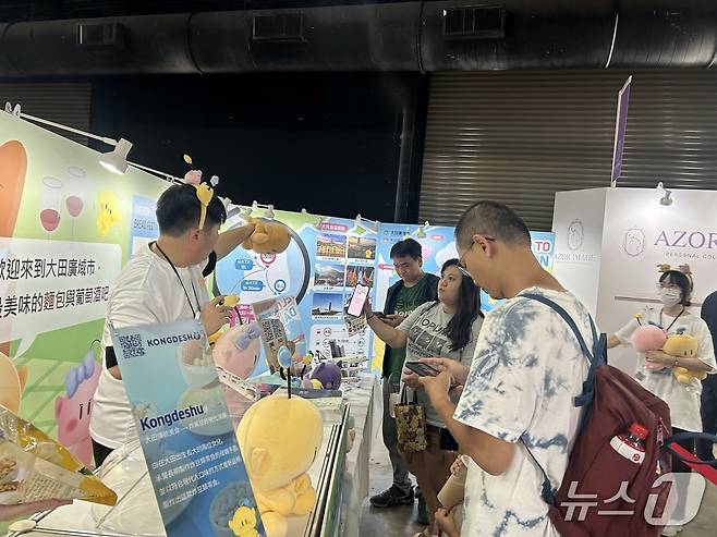 대만 가오슝 보얼 예술 특구에서 개최된 ‘2025 K-관광 로드쇼 in 가오슝’에 참여한 대전시 홍보단(대전시 제공) /뉴스1