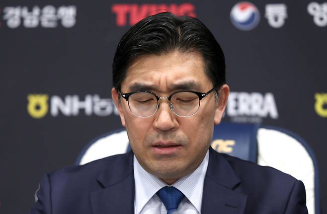 NC 이진만 대표가 30일 창원NC파크에서 야구장 재개장 등과 관련한 브리핑 하고 있다. 사진 | 창원=연합뉴스