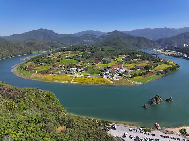 ◇단양 도담삼봉이 있는 도담리는 멀리서 볼수록 더욱 아름답다. 사진제공=지엔씨21