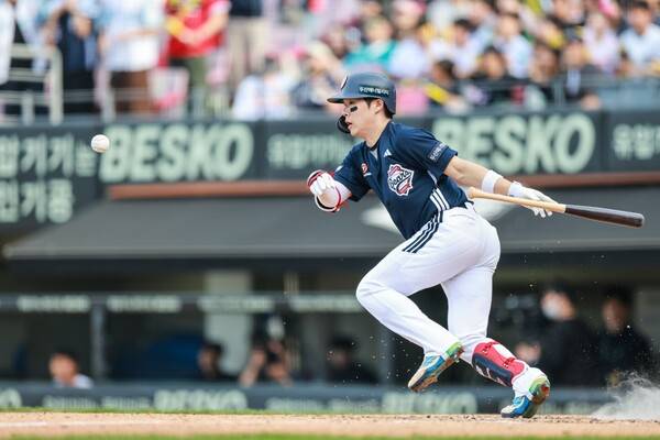 타격 후 질주하는 조수행. ⓒ두산 베어스