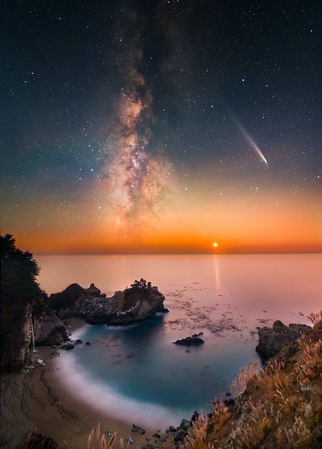 별빛 바다: 혜성, 금성, 은하수, 그리고 맥웨이 폭포.  /싱양 카이/2025 Milky Way Photographer of the Year