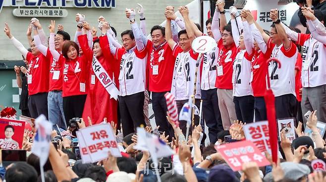 김문수 국민의힘 대선 후보가 2일 오후 부산역 광장에서 열린 유세에서 지지를 호소하고 있다. ⓒ데일리안 방규현 기자
