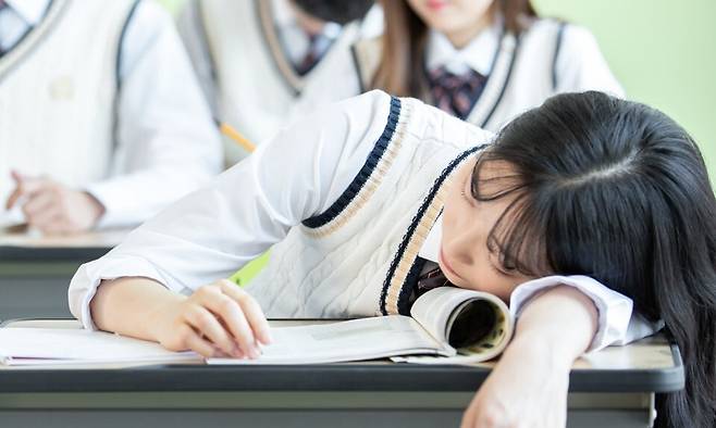 한림대 동탄성심병원 연구진의 분석 결과, 국내 청소년의 3분의 1 이상이 알레르기 질환을 앓고 있으며 특히 수면 시간이 7시간 미만일 때 유병 위험도도 크게 높아진 것으로 나타났다. 게티이미지뱅크.