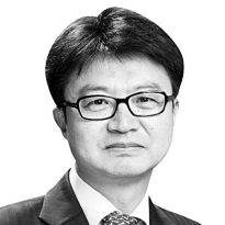 강원택 서울대 국가미래전략원장·정치외교학부 교수