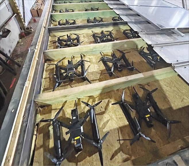 우크라이나 정부가 1일(현지시간) 러시아 공군기지 공격에 사용했다며 공개한 드론.  /AFP연합뉴스