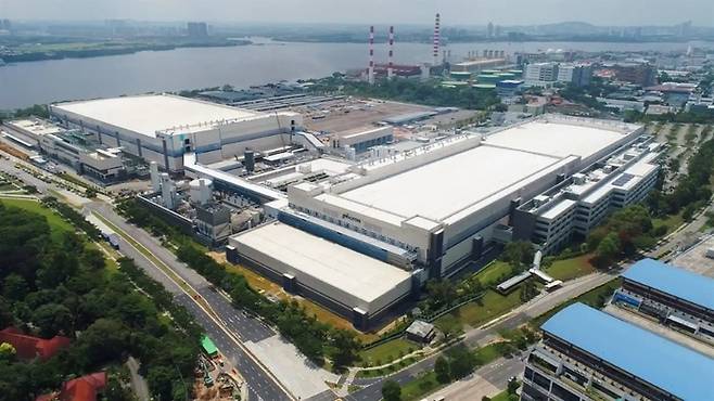 싱가포르에 있는 마이크론 팹 전경.