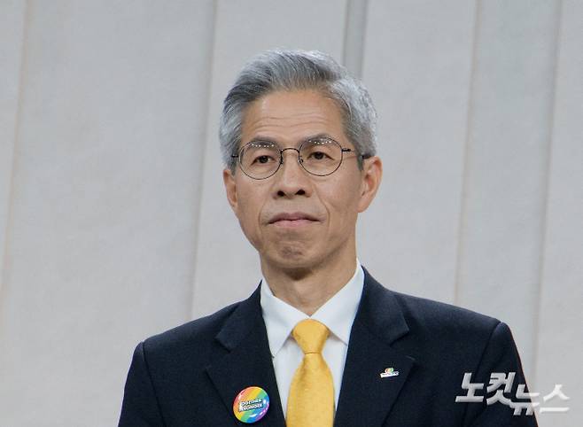 민주노동당 권영국 대선 후보가 지난달 27일 서울 마포구 상암동 MBC 스튜디오에서 진행된 정치 분야 TV토론회에 참석해 있다. 국회사진기자단