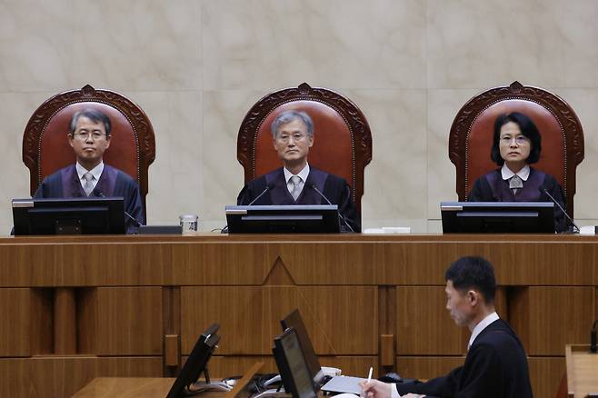 조희대 대법원장(가운데)을 비롯한 대법관들이 5월1일 이재명 더불어민주당 대선후보의 공직선거법 위반 사건 상고심 선고 재판에 참석해 있다. ⓒ사진공동취재단