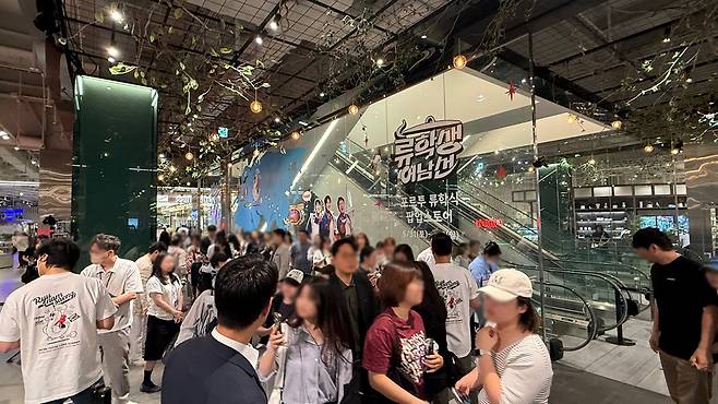 지난달 31일 문을 연 티캐스트 E채널 예능 ‘류학생 어남선’의 팝업스토어. 사진 티캐스트