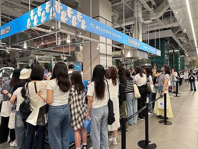 지난달 31일 문을 연 티캐스트 E채널 예능 ‘류학생 어남선’의 팝업스토어. 사진 티캐스트