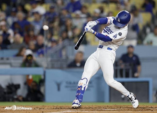 타격하는 김혜성. /AFPBBNews=뉴스1