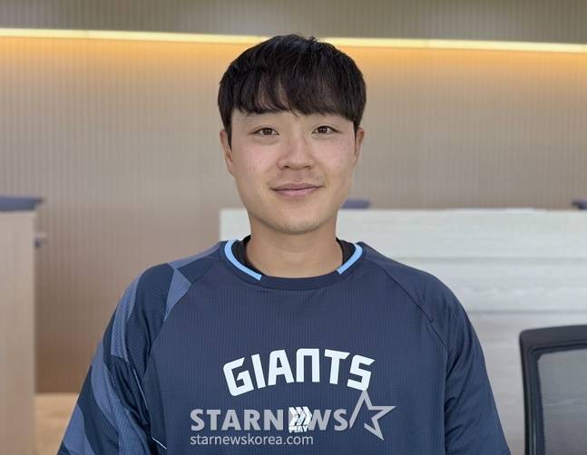 롯데 박세진이 취재진과 인터뷰를 하고 있다. /사진=양정웅 기자