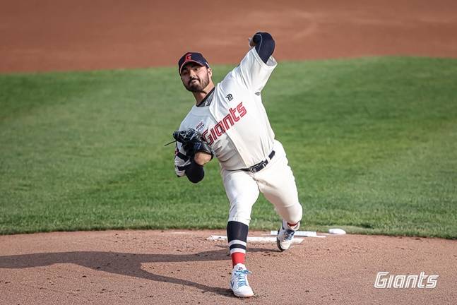 롯데 알렉 감보아가 3일 사직 롯데전에서 투구하고 있다. /사진=롯데 자이언츠 제공