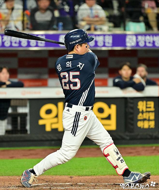 두산 베어스 양의지가 정규시즌 경기에 출전해 타격하고 있다. 엑스포츠뉴스 DB