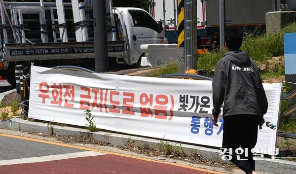 지난 4월 광명시 신안산선 지하터널 공사장에서 붕괴 사고가 발생한 가운데 4일 사고 현장에 차량이 통제되고 있다. 2025.6.4 /최은성기자 ces7198@kyeongin.com