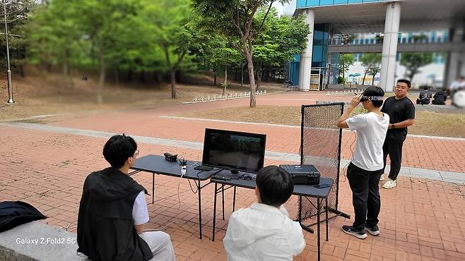 ▲ 안산교육지원청은 경기테크노파크의 교육자원 기부를 통한 '안산 동그리 드론 공헌형 공유학교'를 성공적으로 마무리했다. /사진제공=안산교육지원청