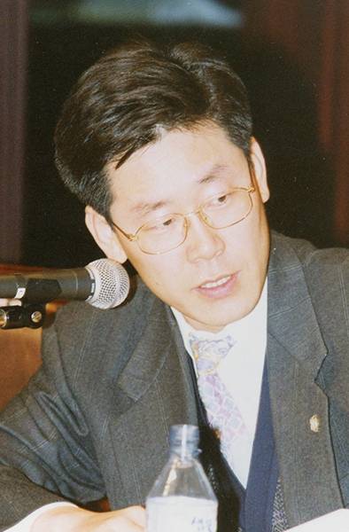 이 당선인은 성남에서 주로 노동과 인권사건 변호를 맡으며시민활동을 이어 왔다.&nbsp;사진=이재명당선인측