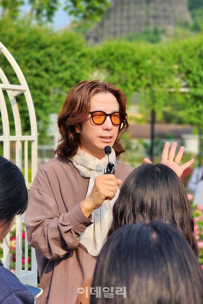 로즈가든을 총괄 기획한 이준규 에버랜드 식물콘텐츠그룹장