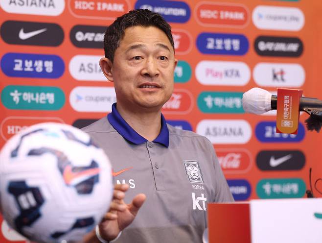 이민성 대한민국 22세 이하(U-22) 축구대표팀 감독이 4일 강원 원주시 인터불고 호텔에서 열린 취임 기자회견에서 소감을 밝히고 있다. 사진=연합뉴스