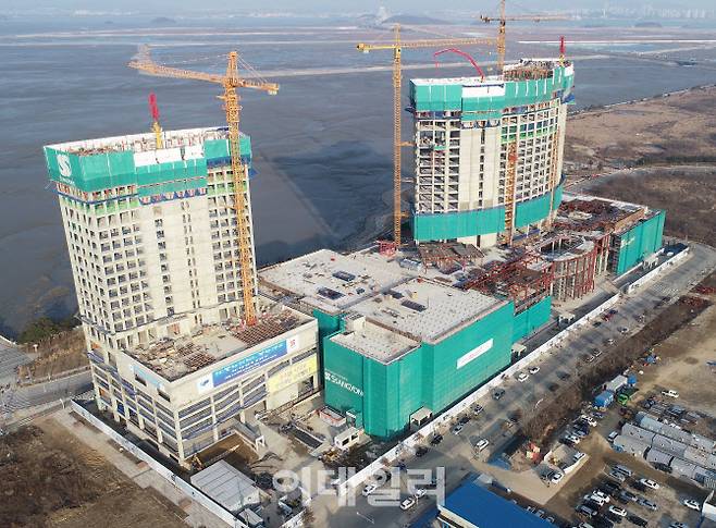 2020년 공사비 미납으로 건설사업이 중단된 미단시티 복합리조트 호텔 건물. (사진=이종일 기자)