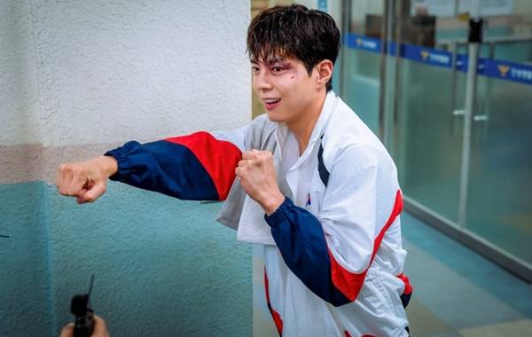 JTBC 토일드라마 '굿보이'의 윤동주 역 박보검./사진= SLL, 스튜디오앤뉴, 드라마하우스스튜디오