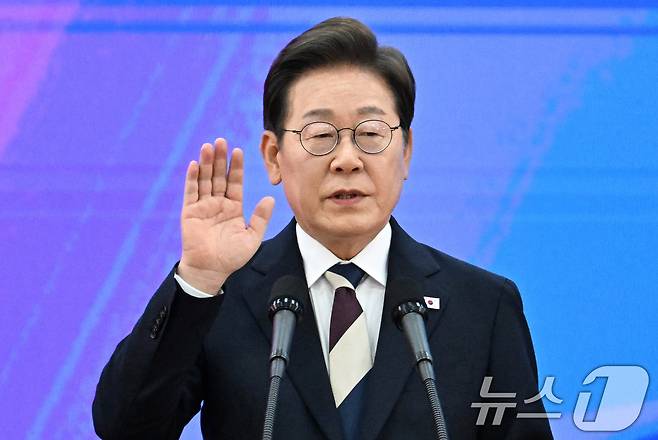 이재명 대통령이 4일 서울 여의도 국회에서 제21대 대통령 취임 선서를 하고 있다. 2025.6.4/뉴스1 ⓒ News1 국회사진기자단