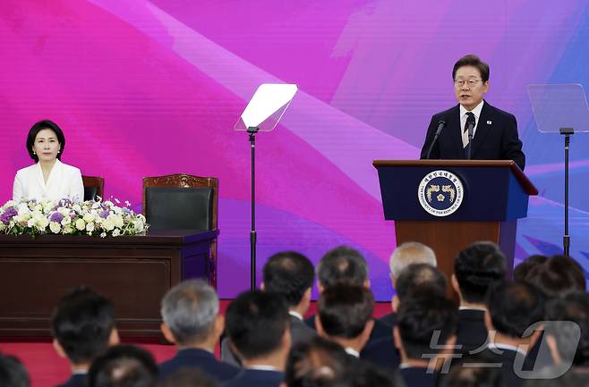 이재명 대통령이 4일 서울 여의도 국회 본청 로텐더홀에서 제21대 대통령 취임사를 하고 있다. 2025.6.4/뉴스1 ⓒ News1 국회사진기자단