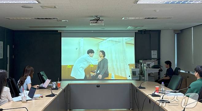 한국한의약진흥원은 전국 한의과대학 학생들을 상대로 한의약 정책과 연구개발(R&D), 표준임상진료지침 개발 과정 등을 익힐 '제1회 한의표준임상진료지침센터 학생 인턴십' 프로그램을 제공했다고 4일 밝혔다.(한국한의약진흥원 제공)